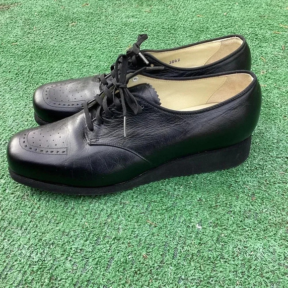 The Extra Depth Shoe Black leathered Loafers Size 8.5 - Picture 5 of 14